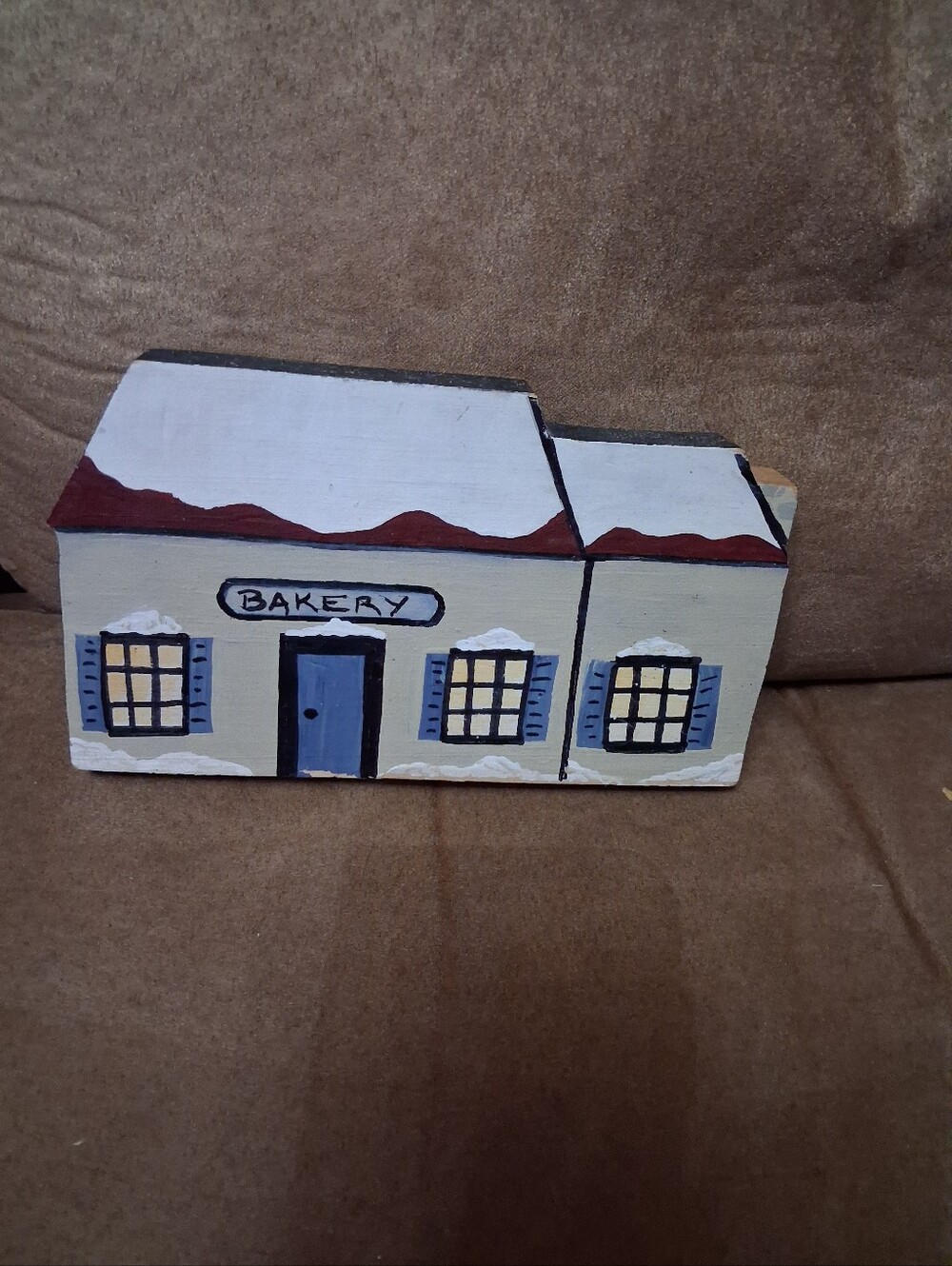 Hand-Painted Wooden Bakery House Décor - White & Blue